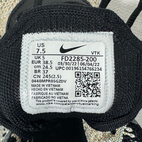 Nike Air Max Flyknit Racer Sneakers Womens Size 7.5 Sesame Black/Ocean Cube EUC - Picture 9 of 14